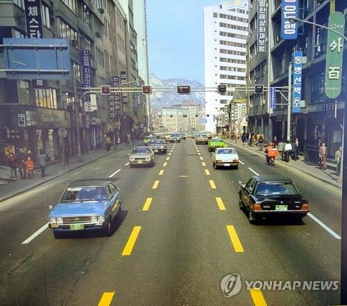 1982년 서울 소공로 가변차로와 가변신호기 모습