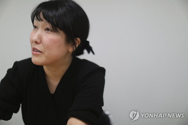 연합뉴스와 인터뷰 중인 '나는 부모다 협회' 김수빈 회장 