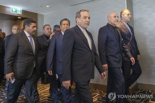 스위스 협상장 들어가는 이란 대표단