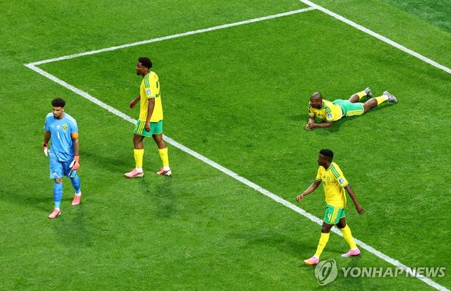 체코와의 2차전에서 선제골 내주고 아쉬워하는 남아공 선수들
