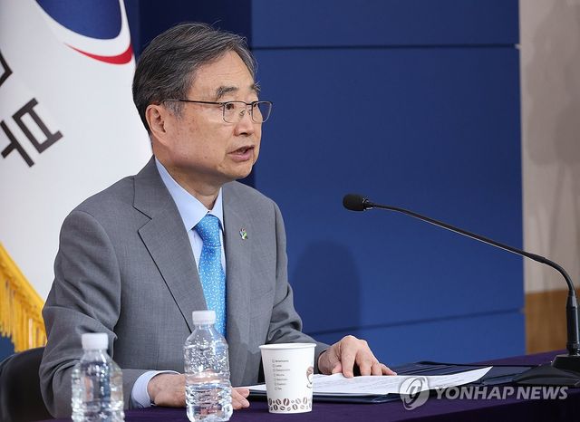 기자 간담회 참석한 조현 외교부 장관