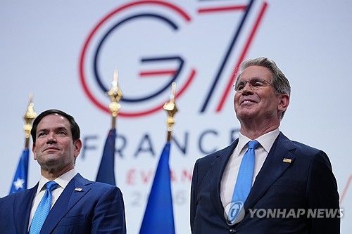 스콧 베선트 미 재무장관(우측)