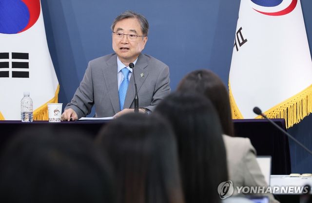 기자 간담회 참석한 조현 외교부 장관