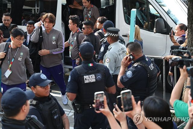몬테레이 도착한 홍명보 감독
