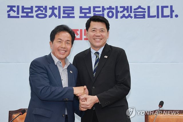 진보당 윤종오 원내대표 예방하는 조국혁신당 김준형 원내대표