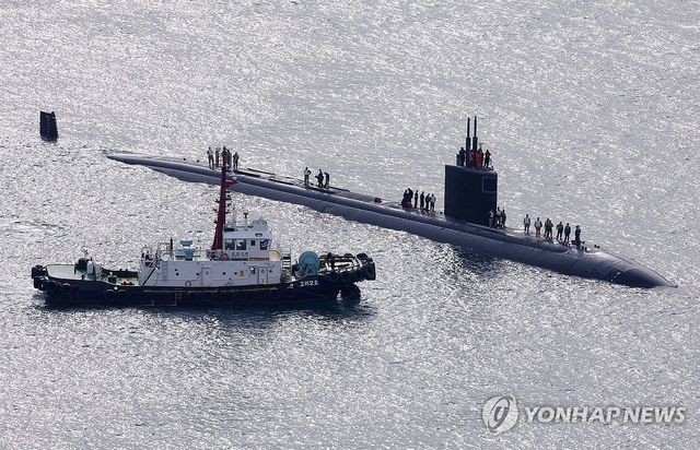 부산 입항하는 미 해군 핵 추진잠수함 그린빌함