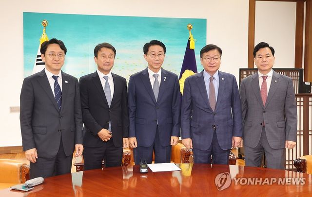 국회의장실에서 모인 여야 원내대표
