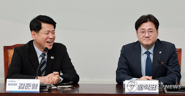 인사말하는 조국혁신당 김준형 원내대표