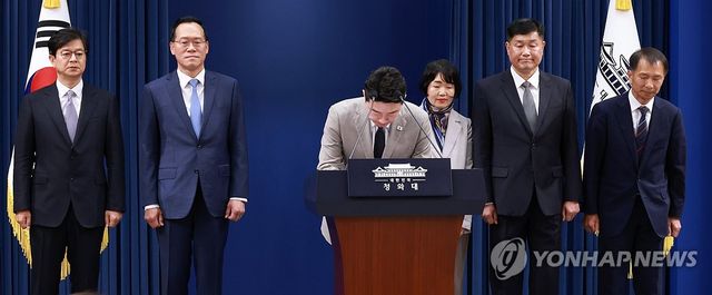 청와대 2기 참모진 개편