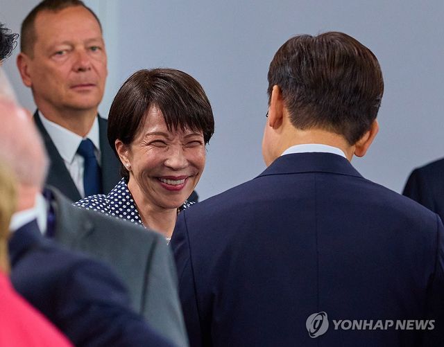 대화하는 한-일 정상