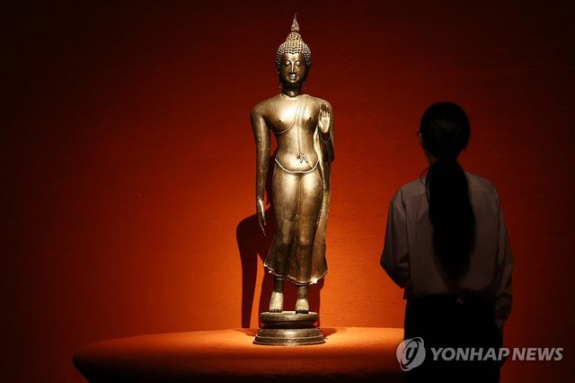 '우아하게 나아가는 존재, 걷는 부처'