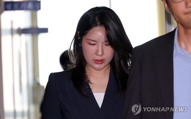 '이원택 식사비 대납 의혹' 김슬지 도의원, 경찰 추가 소환