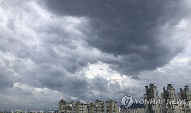 구름 가득한 대구 하늘