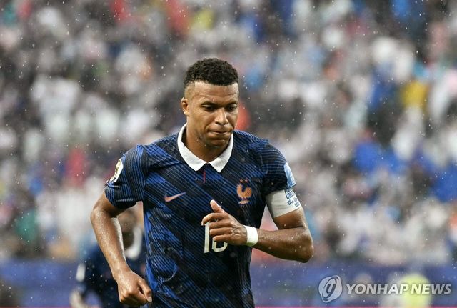 선제골을 넣은 프랑스의 킬리안 음바페