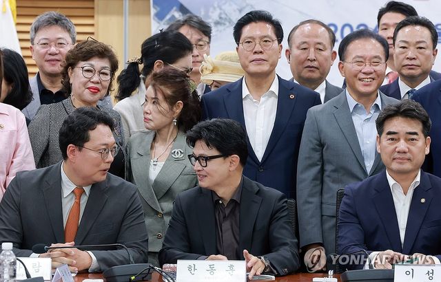 국민의힘 이성권 의원이 연 토론회서 만난 한동훈 의원-천하람 원내대표