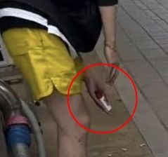 피의자가 손에 든 물체