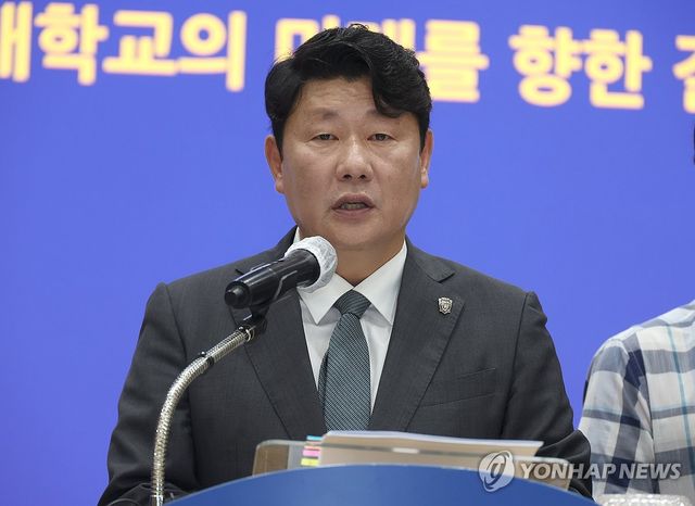 입장 밝히는 박민원 국립창원대 총장