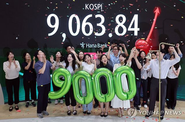 코스피, 사상 첫 9,000 돌파…한국 자본시장 역사 새로 썼다