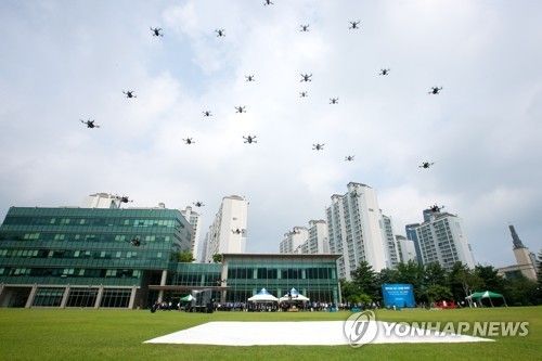 '드론 군집비행 시연'