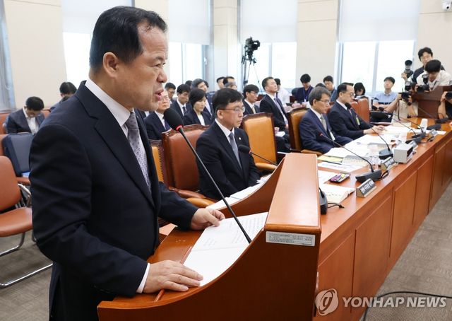 선관위 국조특위, 업무보고 하는 위철환 선관위원장 직무대행