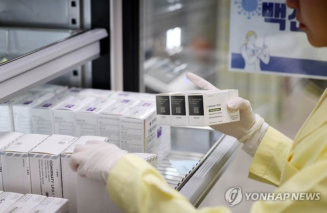 백신 수량 확인하는 광주 북구보건소
