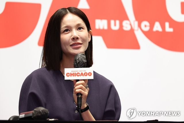 인사말하는 아이비