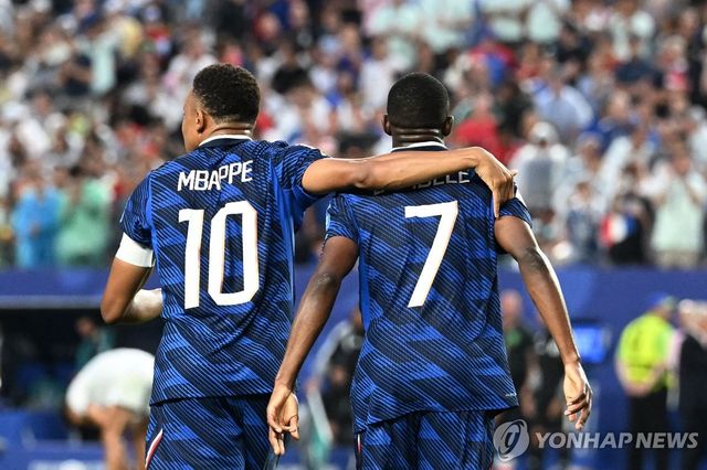 킬리안 음바페(왼쪽)와 우스만 뎀벨레