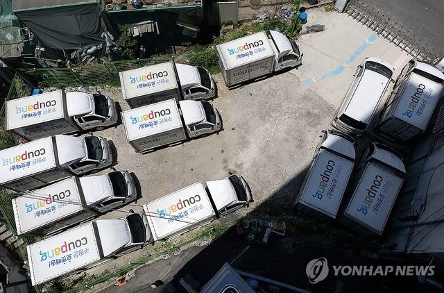 지난 2024년 6월 13일 서울 시내 주차된 쿠팡 배송 트럭. [연합뉴스 자료사진. 재판매 및 DB 금지]