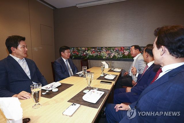 정점식 원내대표, 4선 중진 의원들과 오찬 간담회