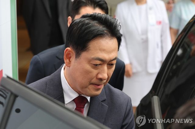 퇴원하는 장동혁 대표