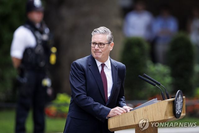 22일 사임 발표한 스타머 총리