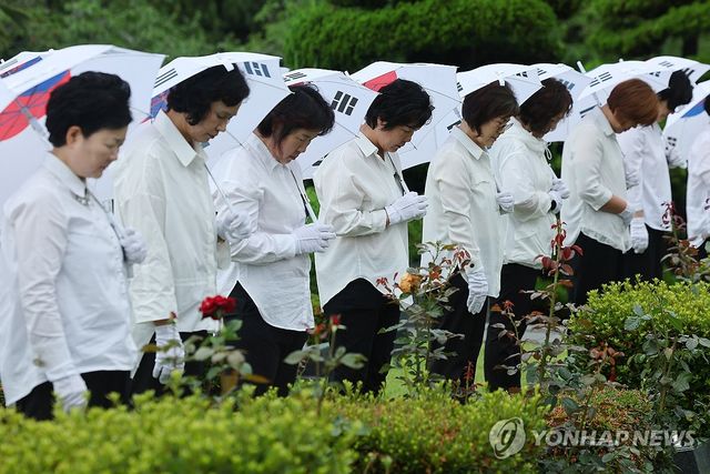 75년 전 그대를 위한 묵념