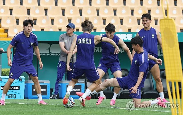 훈련하는 한국 대표팀