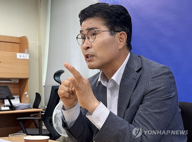 기자간담회 하는 이원택 당선인
