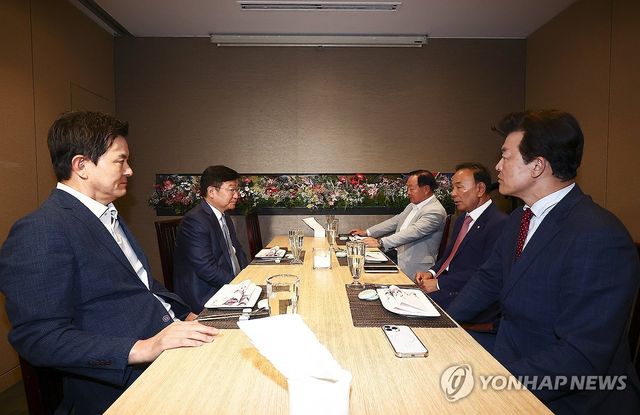 정점식 원내대표, 4선 중진 의원들과 오찬 간담회