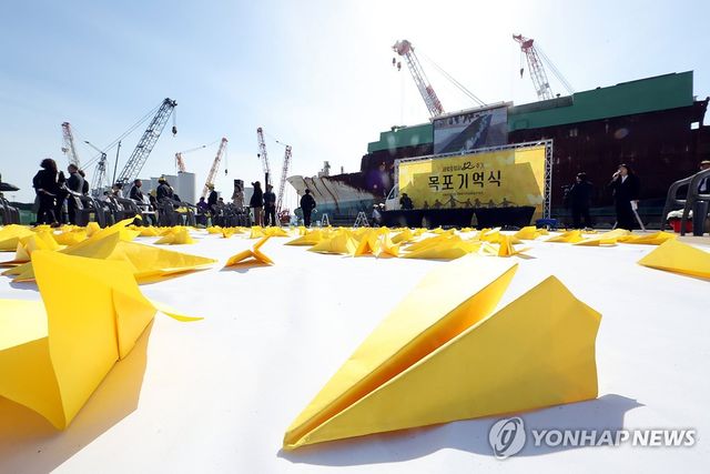 기억과 약속의 노란 비행기
