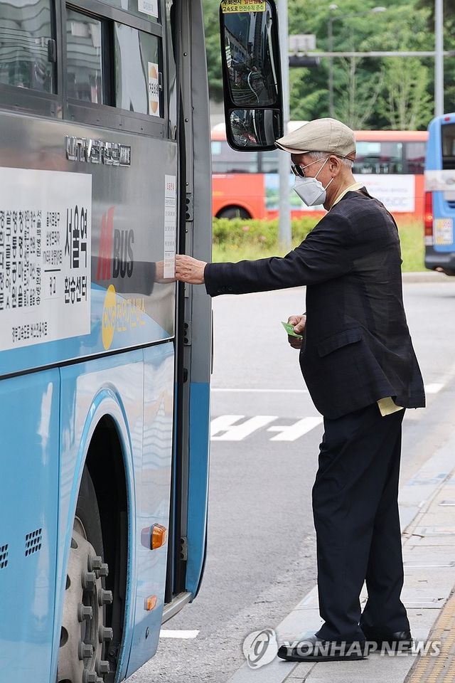서울 70세 이상 버스비 지원조례 통과