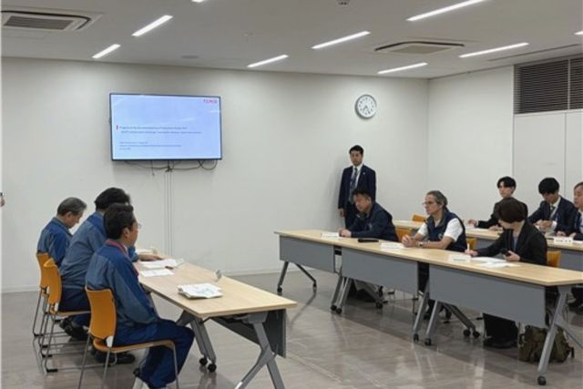 후쿠시마 제1 원전에서 도쿄전력 관계자와 면담하는 그로시 IAEA 사무총장