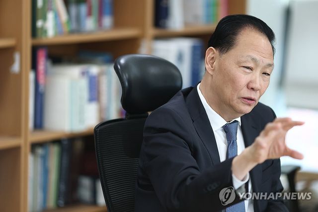연합뉴스와 인터뷰하는 김진우 박사