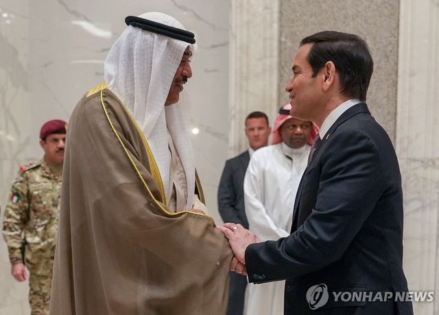 쿠웨이트 방문해 왕세자 만난 루비오 장관