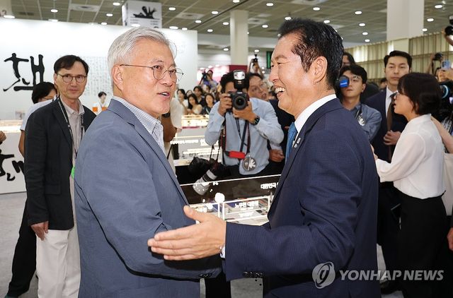 대화하는 문재인 전 대통령-정청래