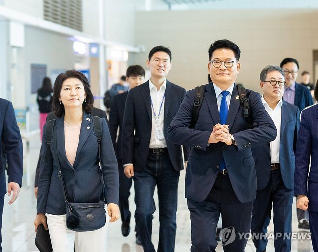 국회의장 특사 단장으로 미국 출국하는 송영길 의원