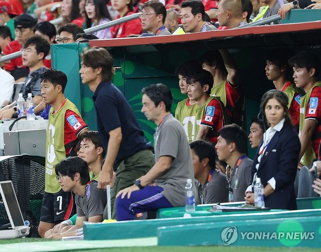 전반전 벤치 지키는 손흥민