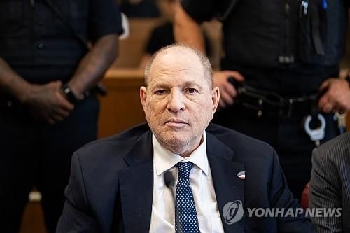 법정 출석한 하비 와인스틴