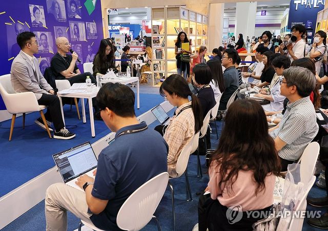 한국서 신간 기자간담회 연 베르나르 베르베르