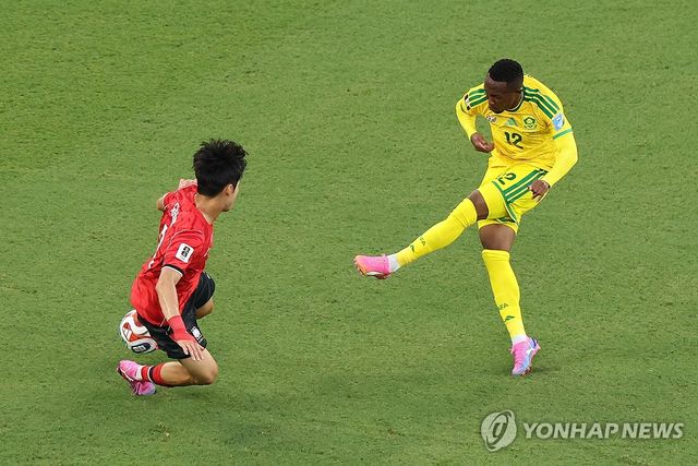 슛 막아내는 이기혁
