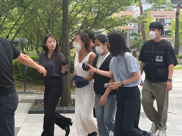 잠실 개표소 봉쇄 시위에서 경찰에게 침 뱉은 김모씨 구속심사