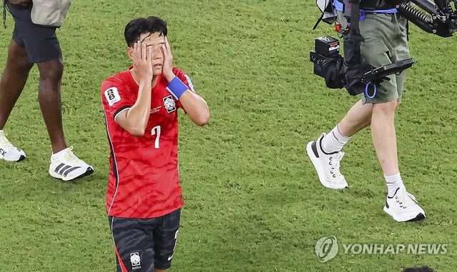 32강 직행 실패, 아쉬워 하는 손흥민
