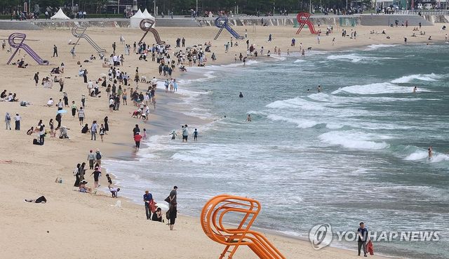 개장 앞둔 해운대해수욕장 표정