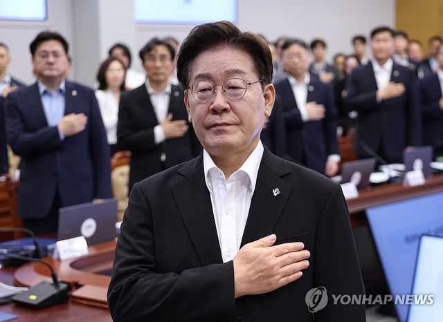 국민의례하는 이재명 대통령